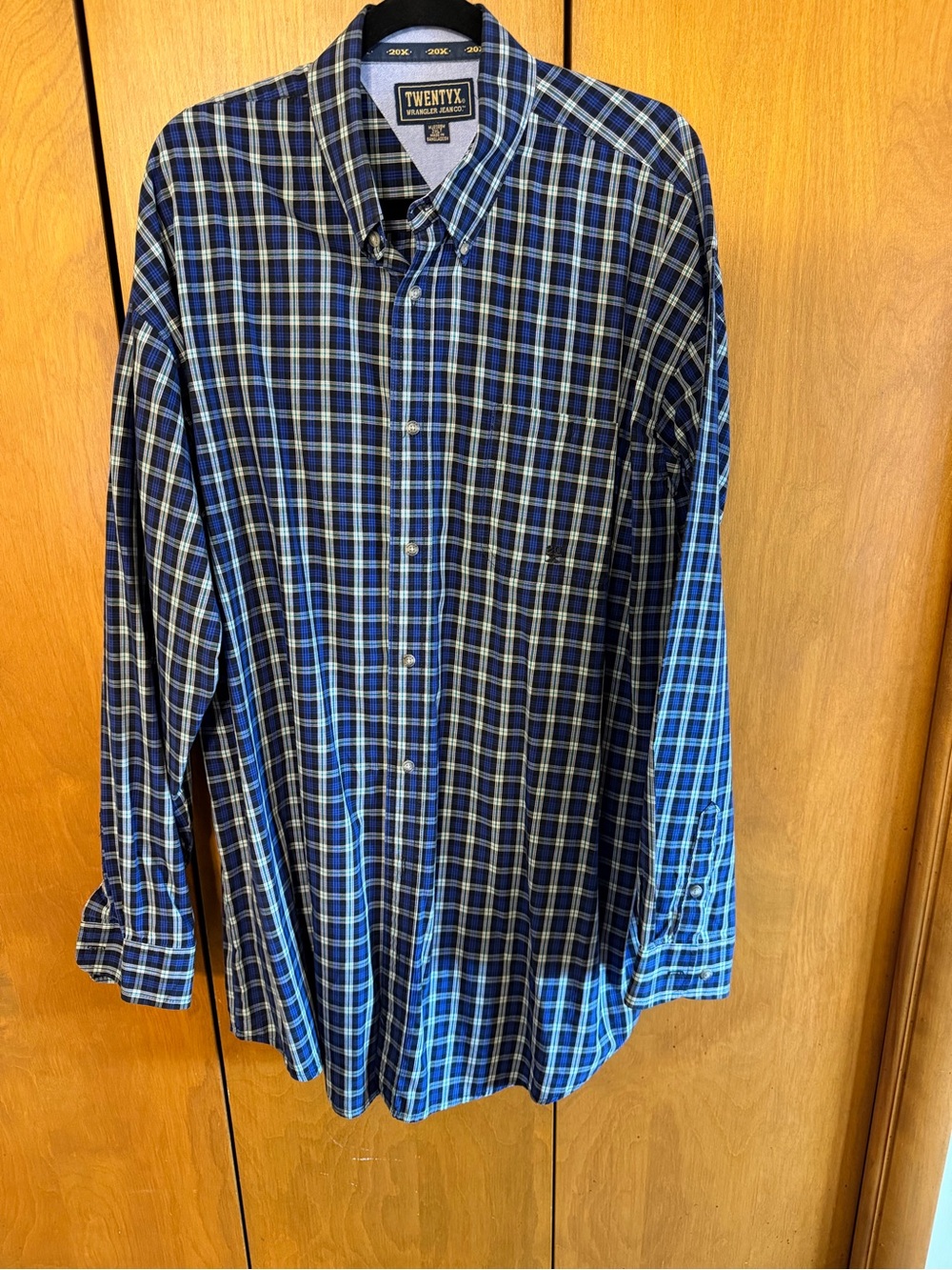 Wrangler 20X Men's Navy and White Plaid Button-Down Shirt